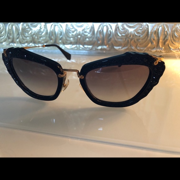 Miu Miu “Noir” sunglasses - Picture 2 of 7